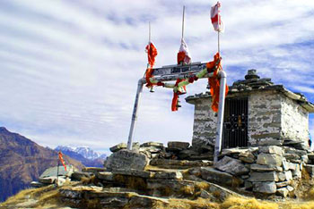 Serene Deoria tal is famous for reflection of chaukhamba in its crystal clear water. Day 4 - Chandrashila summit on the chopta tungnath trek offers the best panoramic view of garhwal Himalayas